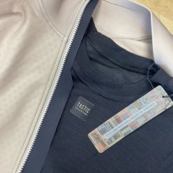 Tactic Style!Si vous connaissez @tacticsport pour la qualité de leurs tenues perso, vous allez aimer leur gamme Collection.Le fitting est top, les tissus d'un grand confort et le tout est plutôt très très beau!!Made In Girona, par des cyclistes,... Tactic Style!Si vous connaissez @tacticsport pour la qualité de leurs tenues perso, vous allez aimer leur gamme Collection.Le fitting est top, les tissus d'un grand confort et le tout est plutôt très très beau!!Made In Girona, par des cyclistes,...