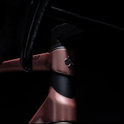 Colnago C68. Le dernier né de la famille "C":- Carbone- Colnago- Cambiago- Classe.Un cadre fabriqué en plusieurs parties, à la main, en Italie. Unique et Exclusif.Le C68 Ti vient de rejoindre la collection Colnago, à voir au mag #cyclesmoreno... Colnago C68. Le dernier né de la famille "C":- Carbone- Colnago- Cambiago- Classe.Un cadre fabriqué en plusieurs parties, à la main, en Italie. Unique et Exclusif.Le C68 Ti vient de rejoindre la collection Colnago, à voir au mag #cyclesmoreno...